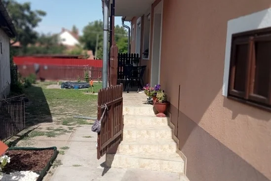 Mikepércsen 85 nm- es 3 szobás+étkezőkonyhás  családi ház eladó