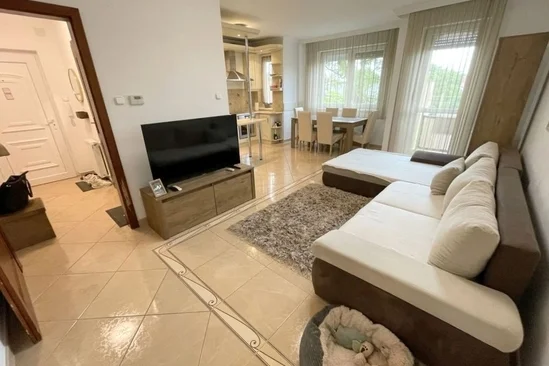 🏡 Eladó 93 m²-es, erkélyes lakás Debrecen belvárosában – Széchenyi utca, zárt udvaros társasházban!