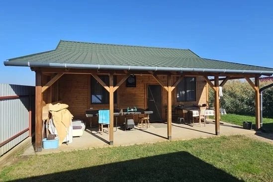 Eladó Panorámás, Teljesen Felszerelt Nyaraló a Kadarcsi Sporthorgásztónál  Saját Stéggel, Csodás Környezetben!