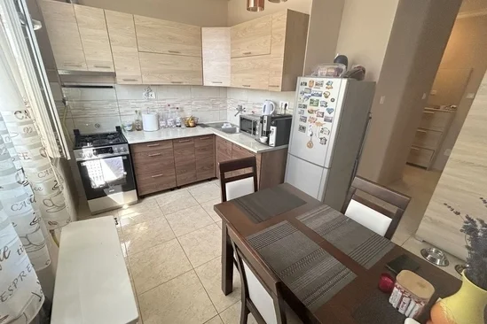 Eladó belváros közeli, erkélyes lakás Debrecenben – 42 m², felújított,  otthon!