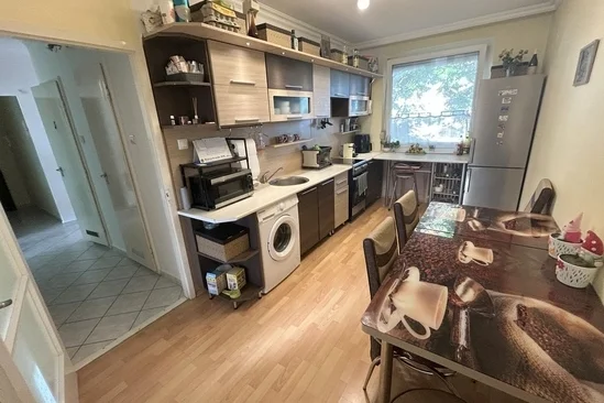 Eladó Debrecen, Vénkertben egy 73 m²-es, 2+2 szobás, átalakított erkélyes lakás – korszerű és kényelmes otthon!