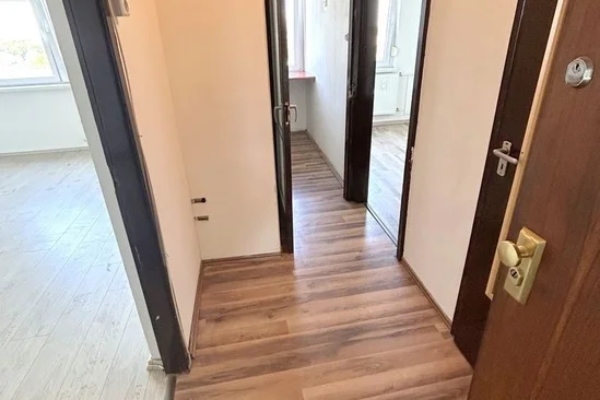 Debrecen, Vénkerti 35 nm- es 13 1 szobás panel lakás eladó.