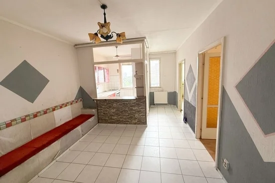 Eladásra kínálunk egy 68 m²-es, 2+1 szobás, alap állapotban  lakást eladó, Tócóskertben .