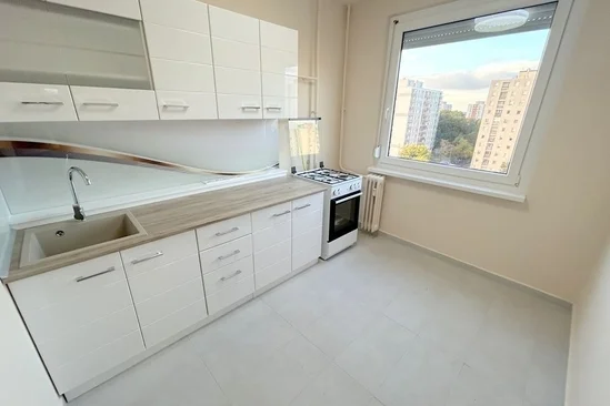 Eladó Debrecen, Vénkertben egy teljeskörűen felújított, azonnal költözhető 64 m²-es, 2+1 szobás lakás