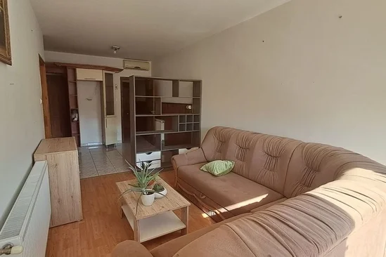 Eladó hangulatos tégla lakás a Gohér utcában zárt udvarral és saját parkolóval!