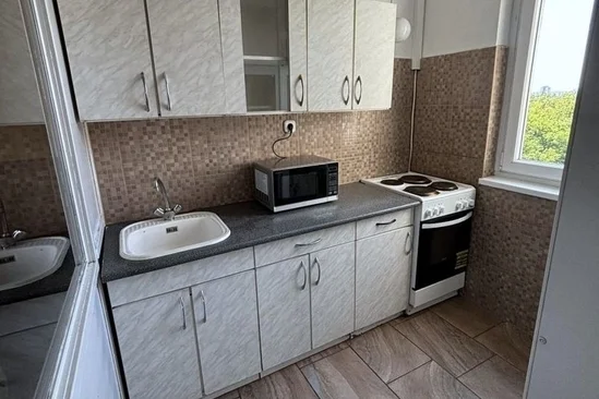 Debrecenben a Sestakertben 70 nm-es 1+2 szobás, étkezős, erkélyes lakás eladó.