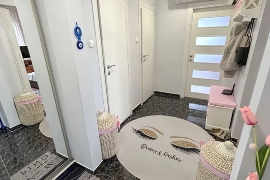 Debrecen, Vénkertben eladó egy 71 nm- es 2+2 szobás felújított lakás.