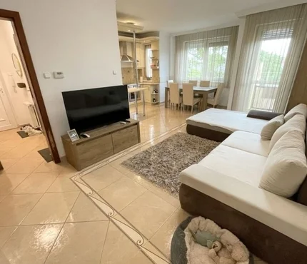 🏡 Eladó 93 m²-es, erkélyes lakás Debrecen belvárosában – Széchenyi utca, zárt udvaros társasházban!