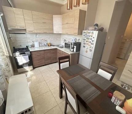 Eladó belváros közeli, erkélyes lakás Debrecenben – 42 m², felújított,  otthon!