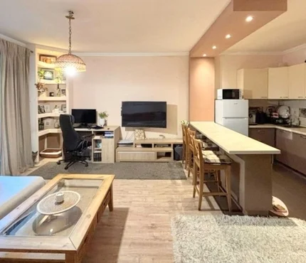 Eladó Debrecen, Tócoskertben – 42 m²-es, átalakított,1 szobás + amerikai konyhás lakás, erkélyes, jó állapotban