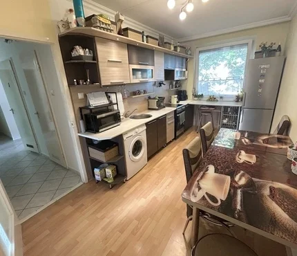 Eladó Debrecen, Vénkertben egy 73 m²-es, 2+2 szobás, átalakított erkélyes lakás – korszerű és kényelmes otthon!