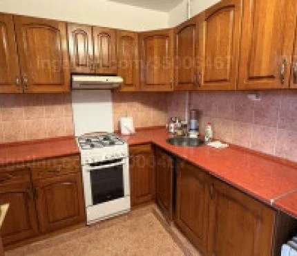 Debrecenben a Vargakertben 61 nm-es, nappali+1+fél szobás, 1. emeleti lakás.