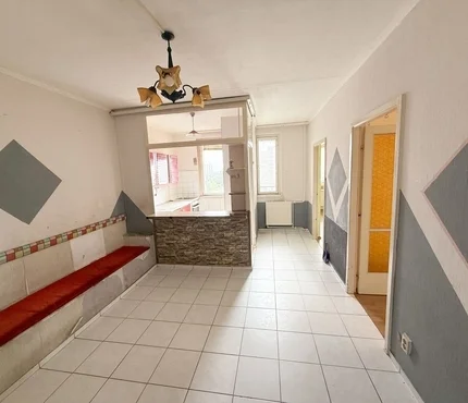 Eladásra kínálunk egy 68 m²-es, 2+1 szobás, alap állapotban  lakást eladó, Tócóskertben .