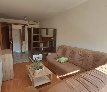 Eladó hangulatos tégla lakás a Gohér utcában zárt udvarral és saját parkolóval!