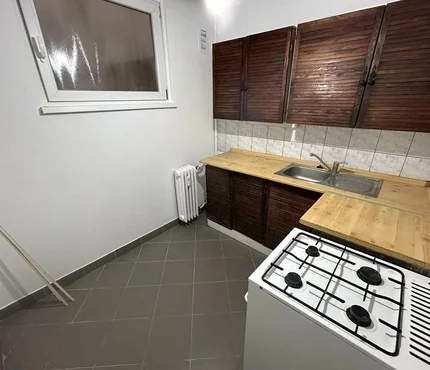 Tágas, napfényes lakás eladó Debrecenben, a Vénkertben!