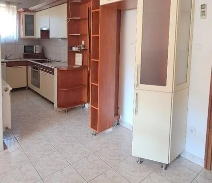 Debrecenben a Hatvan utcai kertben 60 nm-es nappali+1 szobás lakás, 7 nm terasszal.