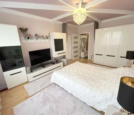 Eladó tágas lakás Debrecen Vénkert városrészében!