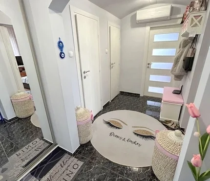 Debrecen, Vénkertben eladó egy 71 nm- es 2+2 szobás felújított lakás.